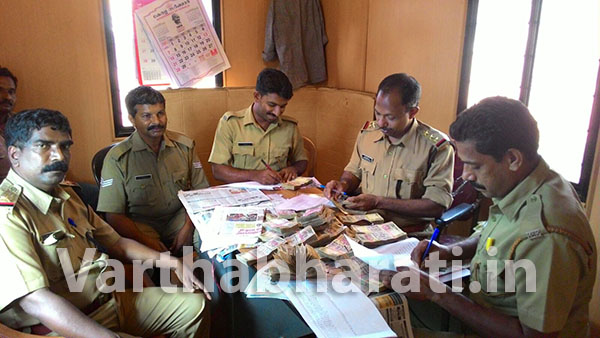 ಮಂಜೇಶ್ವರ : ದಾಖಲೆ ರಹಿತವಾಗಿ ಬಸ್ಸಿನಲ್ಲಿ ಕೊಂಡೊಯ್ಯುತ್ತಿದ್ದ 28 ಲಕ್ಷ ರೂ ವಶಕ್ಕೆ